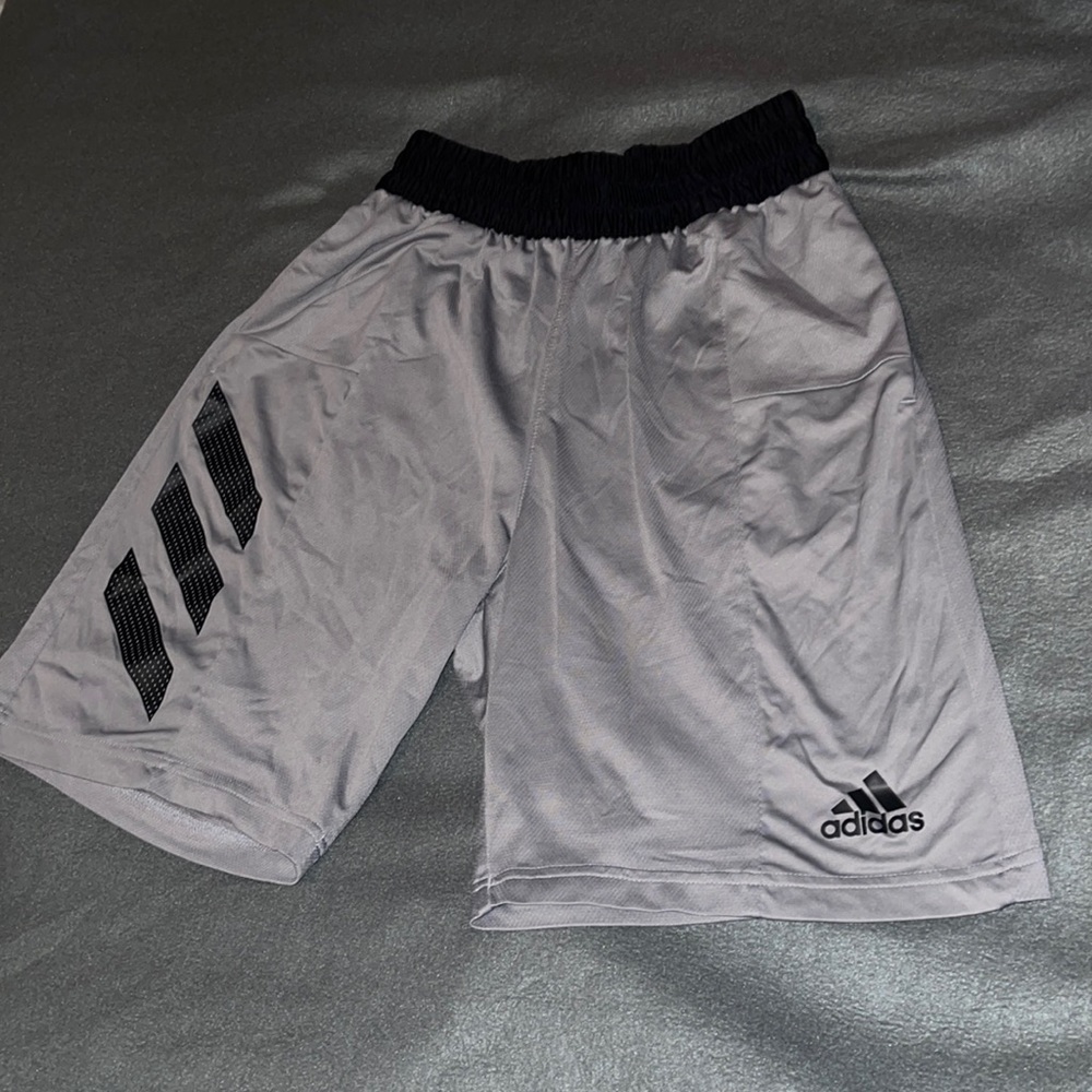 Size M | Adidas Basketball Shorts w/ pockets